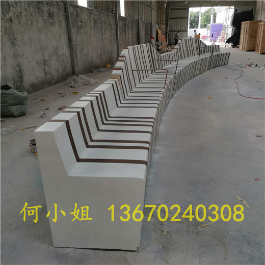 港粵玻璃鋼擺件,供應玻璃鋼座椅雕塑服務