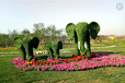 大象雕塑仿真植物绿雕大象造型雕塑一家三口公园广场动