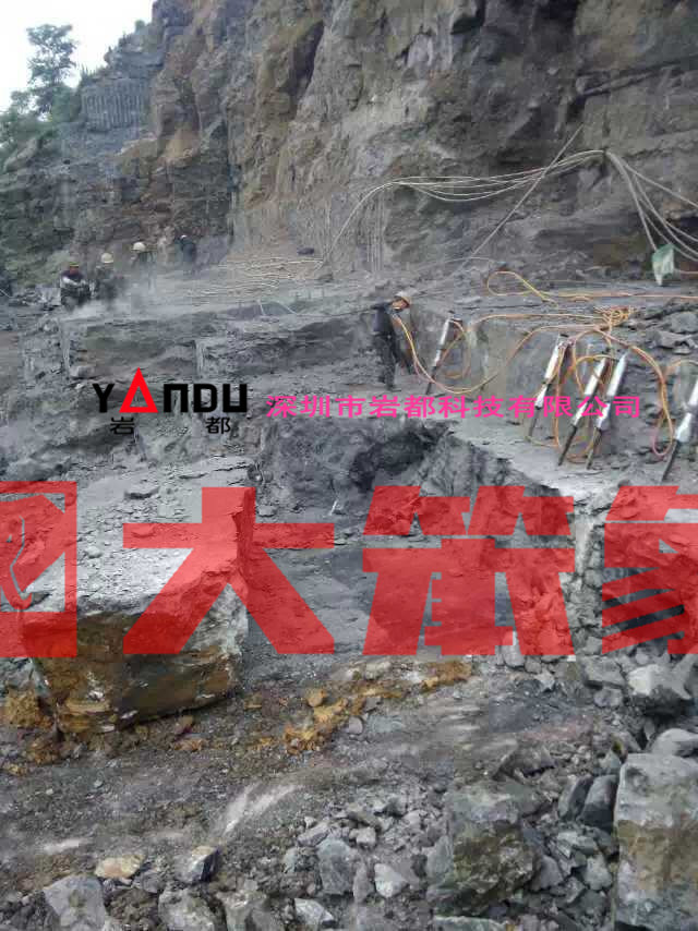 桂林分裂机的石头爆破设备方法