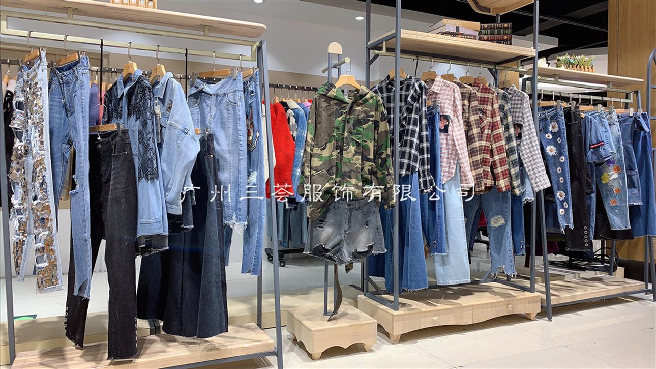 鞍山羽絨服專柜品牌尾貨批發(fā)品牌尾貨