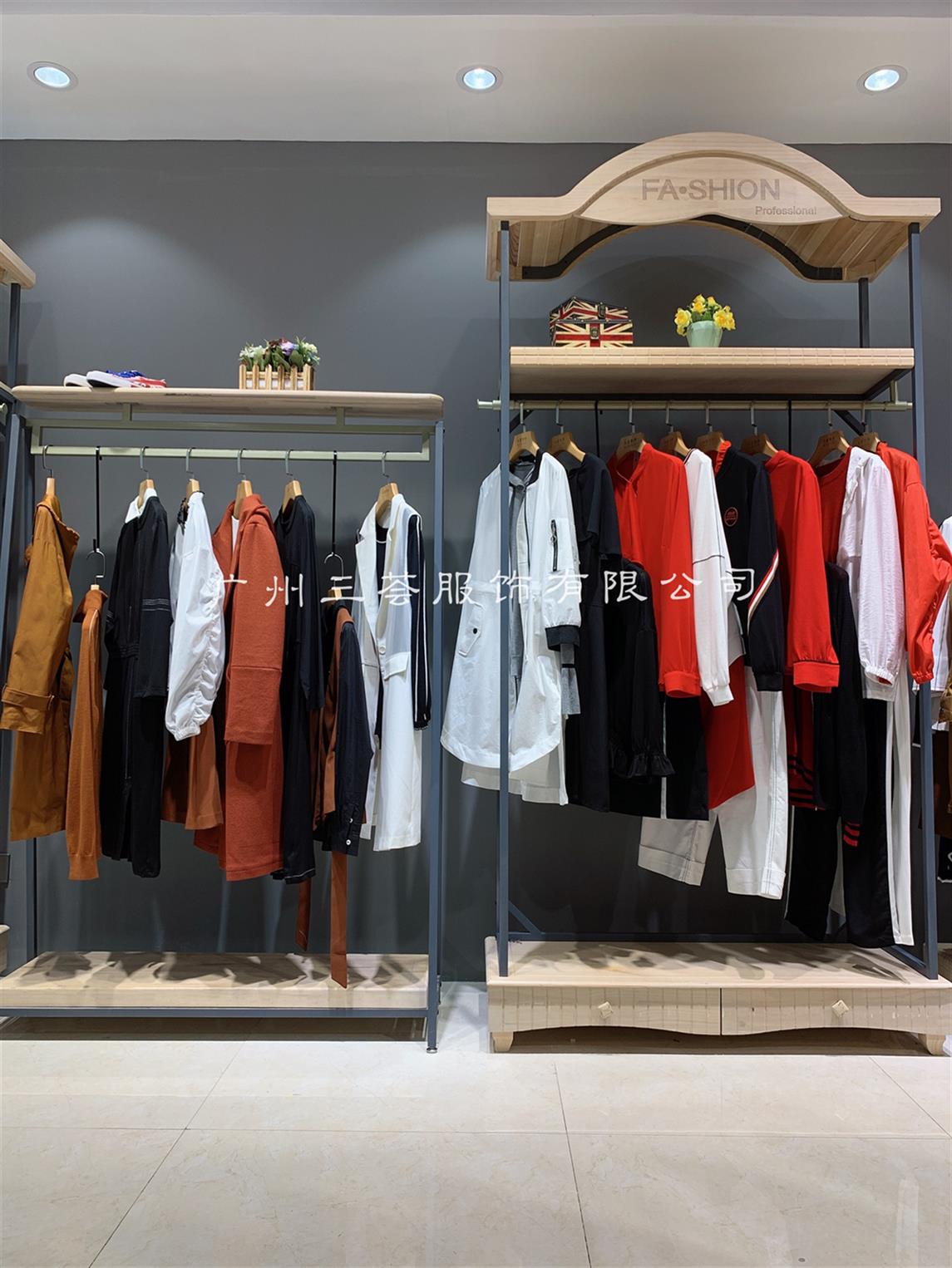镇江羽绒服专柜品牌尾货批发套装