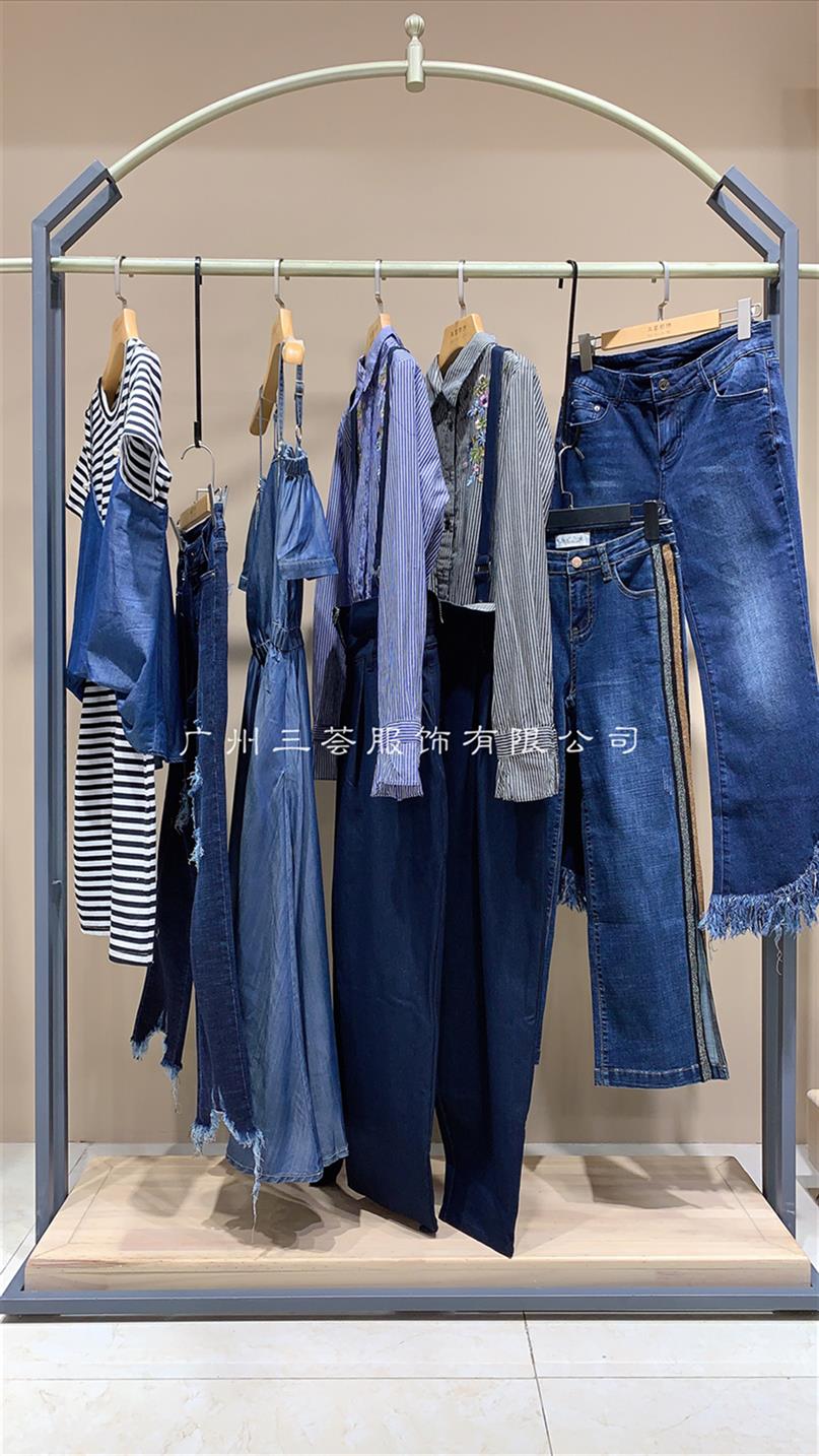 岳陽羽絨服專柜品牌尾貨批發(fā)