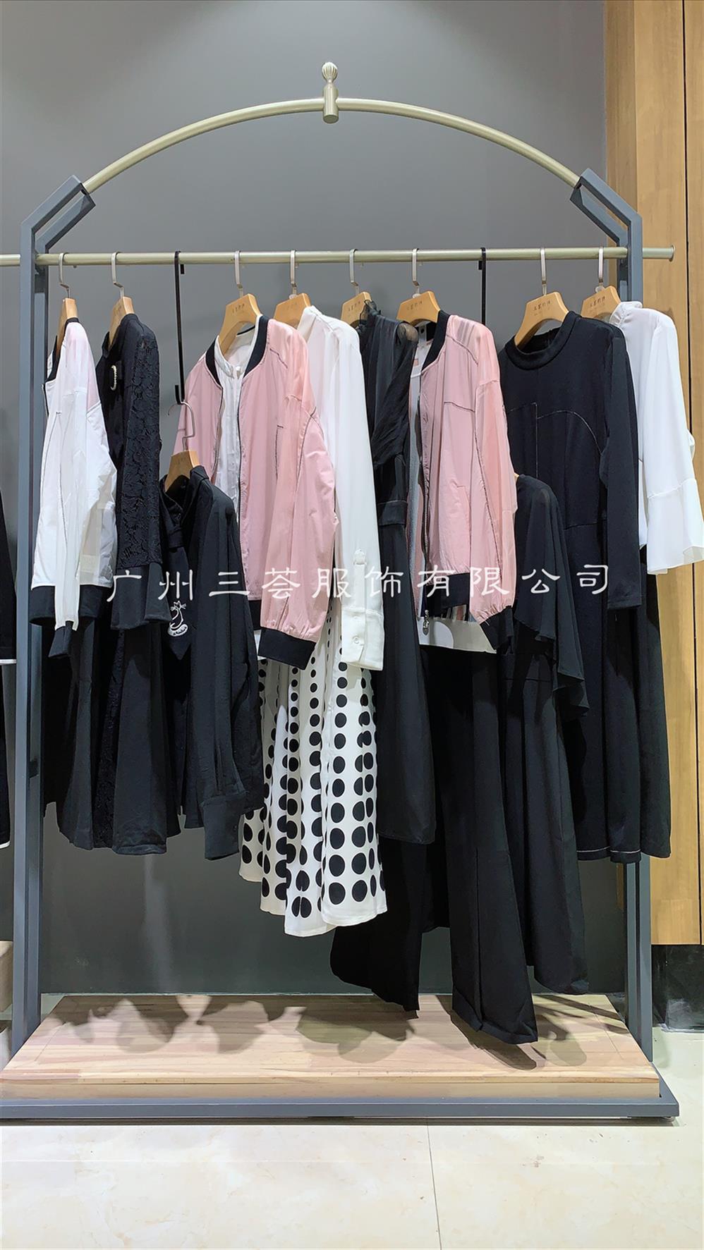 無錫羽絨服專柜品牌尾貨批發(fā)