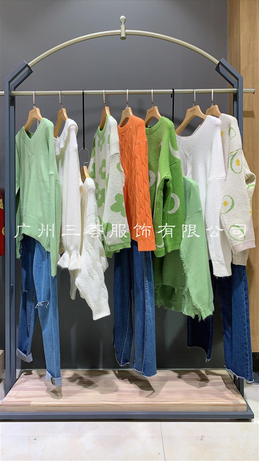 蚌埠羽芮品牌羽絨服品牌批發
