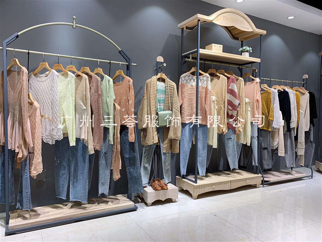 廣州羽芮品牌羽絨服貨源