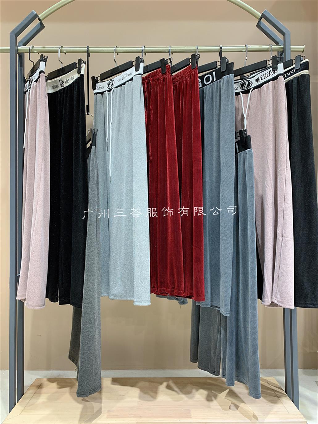 廣州品牌衣服折扣店進(jìn)貨渠道