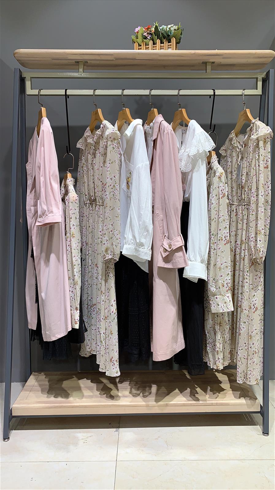 昆明芝儀品牌折扣店加盟女裝貨到付款