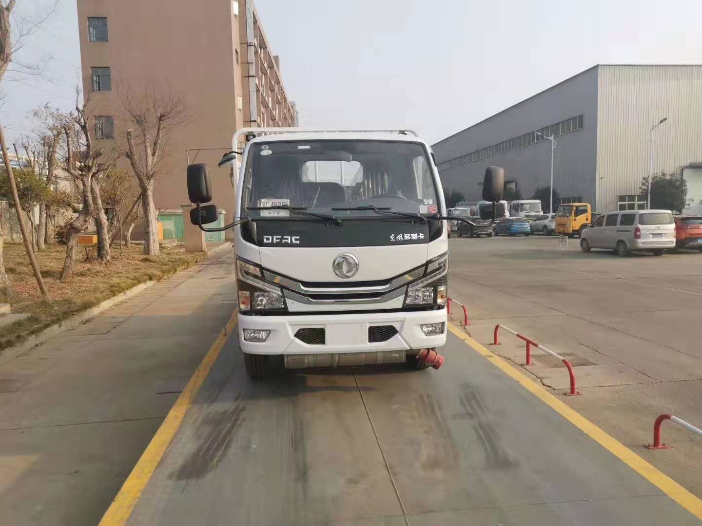 跃进国六小型危险品车