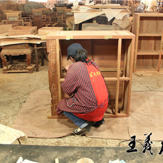 北京王义红木大红酸枝双人床做工美观,明式罗汉床