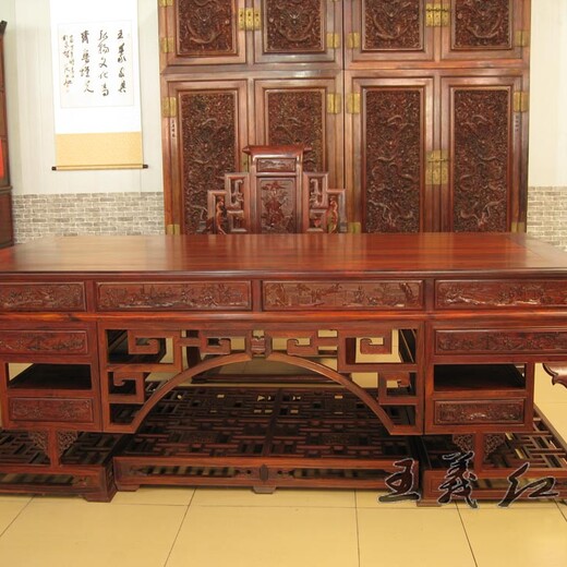 王义红木大果紫檀办公桌,缜密有度大红酸枝办公桌家具组合