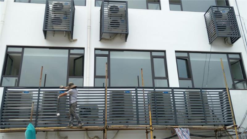 定做空调护栏立式圆柱空调罩铝合金百叶窗空调罩安装