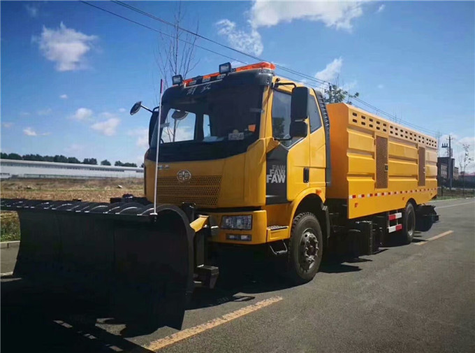 中联电动湿式清扫车