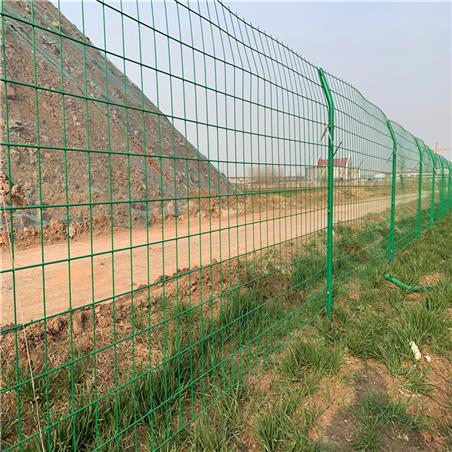 绿色双边丝护栏网 浸塑公路护栏网 就找涨源厂家