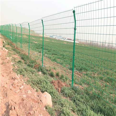 双边丝护栏网 围栏网 青岛栏杆生产基地