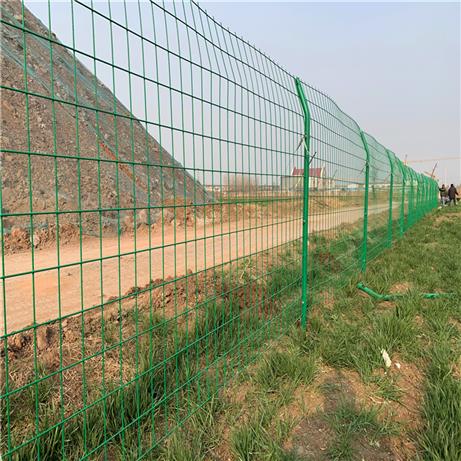 双边丝护栏网生产厂家 铁路封闭网 高质量护栏网定制厂家