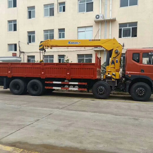 东风随车吊运输车,福建专底8×4随车吊随车起重运输车造型美观