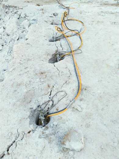 愚公斧液压劈裂棒,花岗岩矿山开采设备取代装药