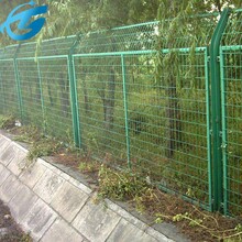 绿色隔离防护栏/高速安全隔离栅栏