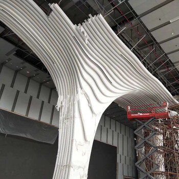 联科波浪弧形铝方通天花包柱拉弯铝树造形吊顶性能可靠,拉弯铝方通