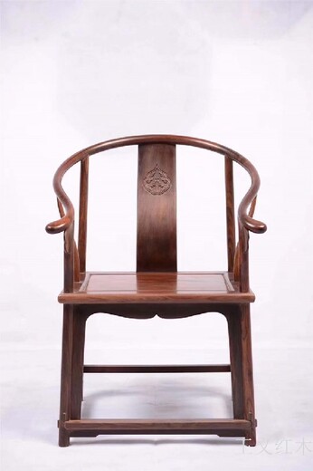 雍容华贵王义红木红木圈椅设计新颖