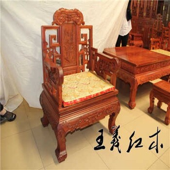 红木家具榫卯制作王义红木大红酸枝沙发质地细腻缅甸花梨餐桌