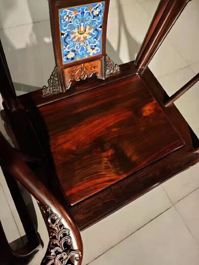王义红木大果紫檀沙发,上海工艺王义红木大红酸枝圈椅融合了古典美