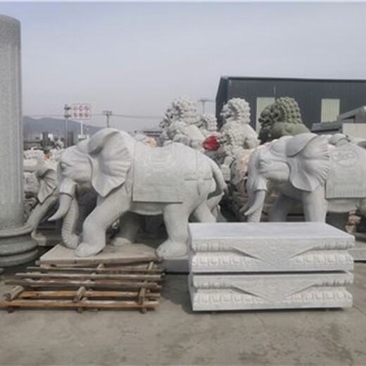 郑州公园石雕象母子象