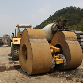 西安冲击压路机多少钱,陷落性土壤压实三角碾