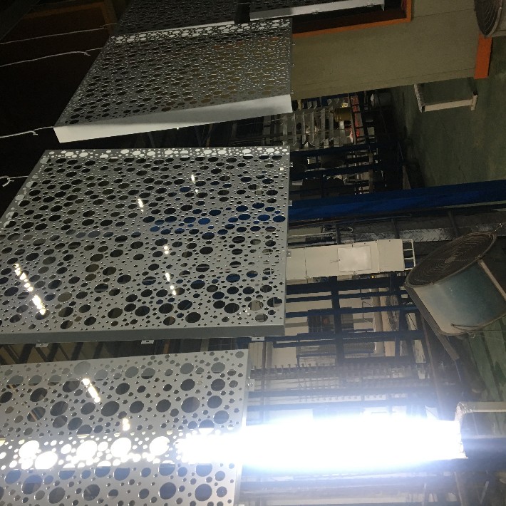 打孔铝单板批发价_室外干挂冲孔铝幕墙板