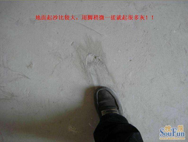 水灰比过大:即拌合的混凝土水量大,导致混凝土表面泌水,降低混凝土