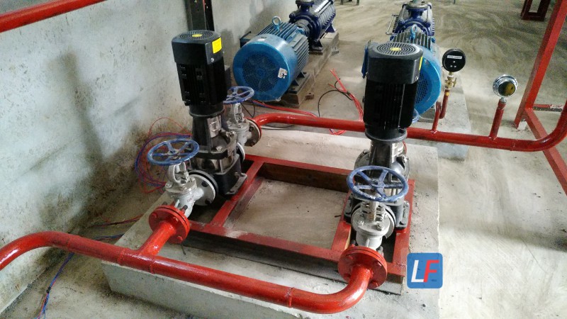 两台水泵安装位置确认,管道安装完毕