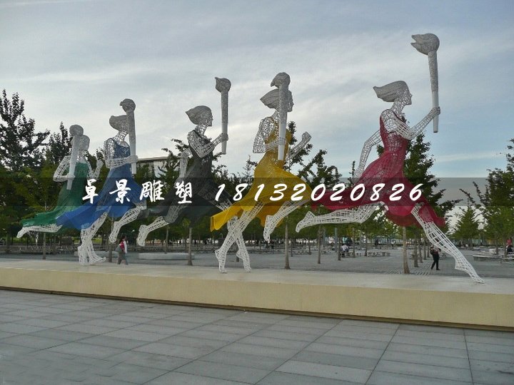 宿迁火炬手雕塑,玻璃钢人物雕塑