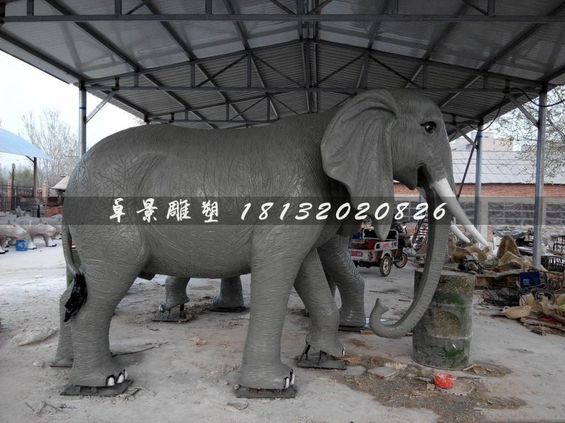 玻璃钢大象仿真动物雕塑.jpg