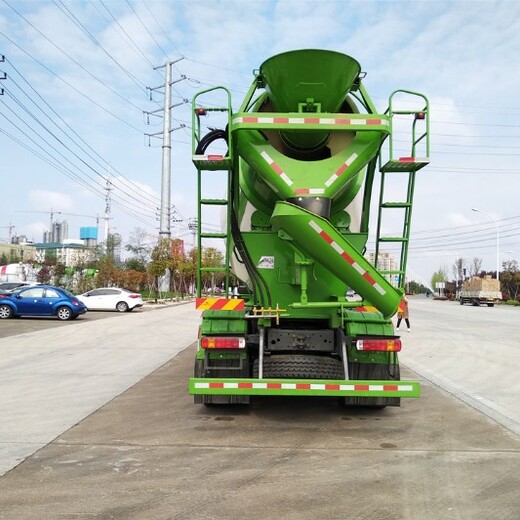 四通专汽混凝土罐车,忻州汕德卡四桥轻量化搅拌车