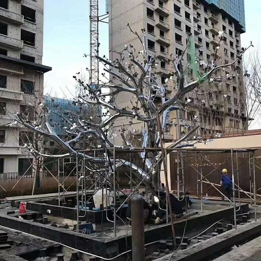 不銹鋼鏡面迎客松雕塑枯樹枝雕塑