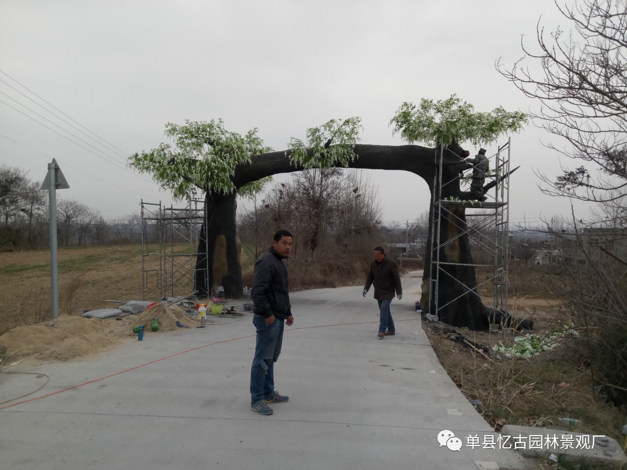 牧場(chǎng)水泥假樹大門供應(yīng)商
