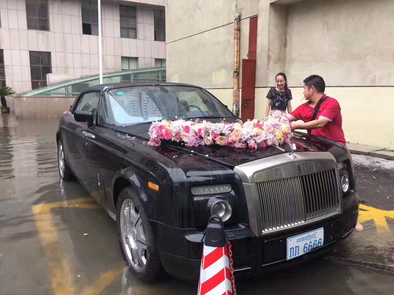 拍婚纱照租车_联动云租车(2)