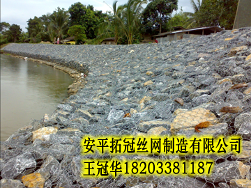 石籠網(wǎng)護(hù)河岸