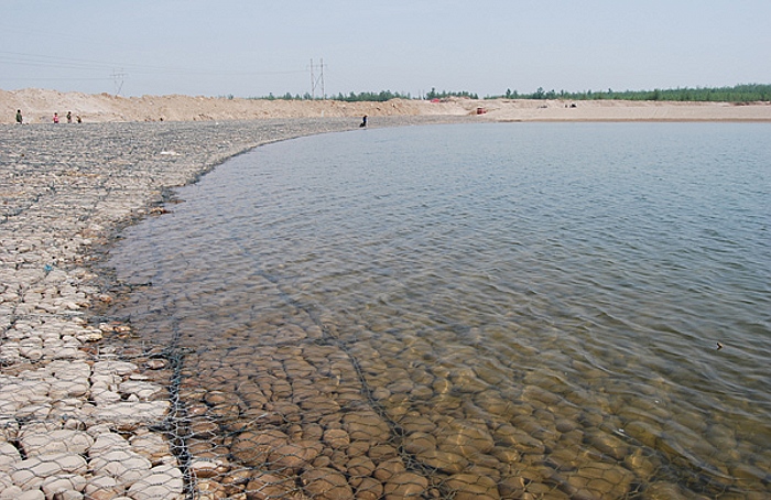 河道護(hù)底雷諾護(hù)墊.jpg