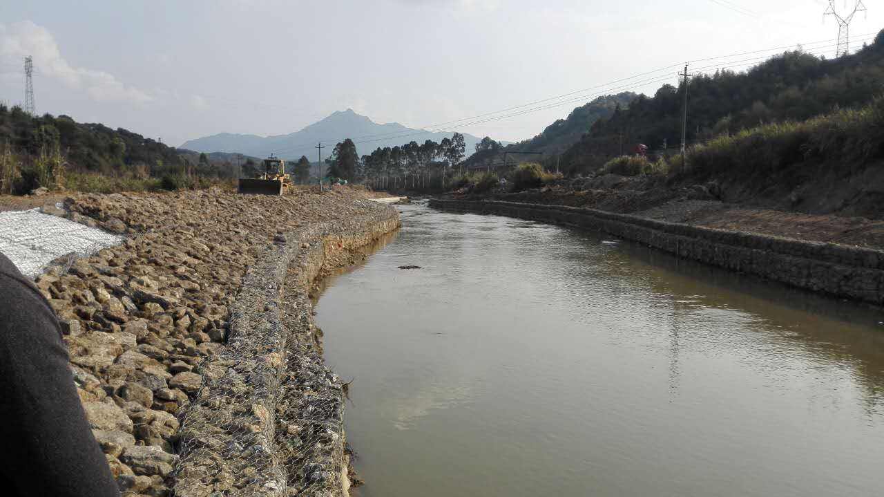 鉛絲石籠護(hù)岸