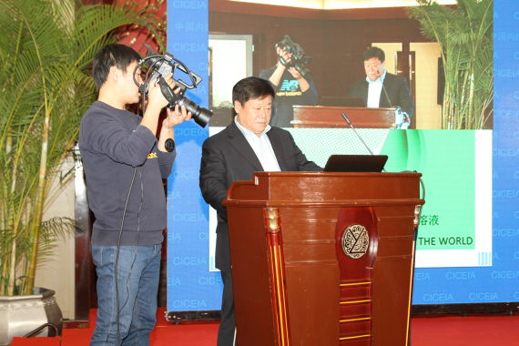 中國內(nèi)燃機(jī)工業(yè)協(xié)會副理事長兼秘書長邢敏啟動尿素LOGO