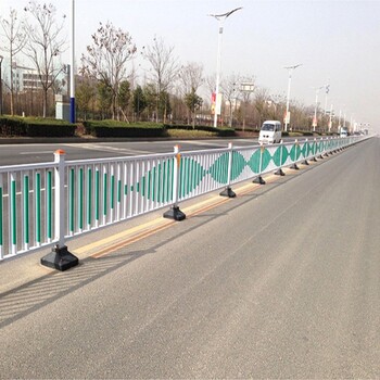 青島公路護(hù)欄高速公路護(hù)欄太陽能警示燈