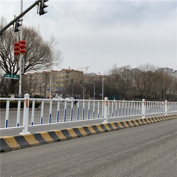 青島U型護(hù)欄定制
