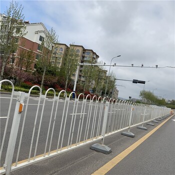 浙江公路護(hù)欄人車分流護(hù)欄太陽能警示燈