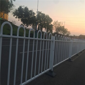 山东道路护栏1米高小区隔离栏杆人行道护栏
