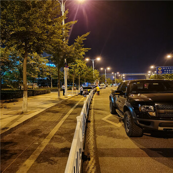 公路護(hù)欄貼反光膜小區(qū)隔離欄桿廣告版護(hù)欄