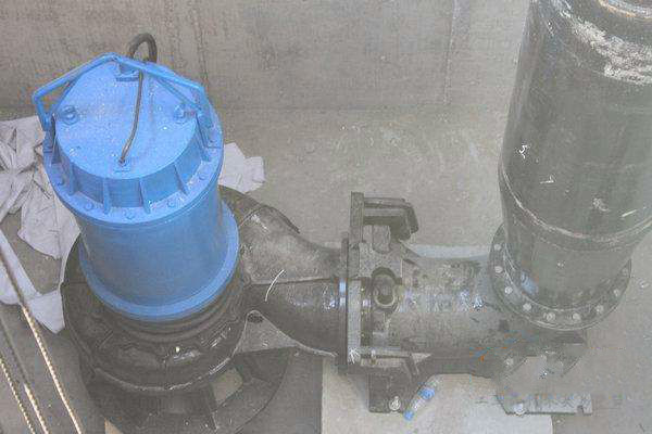污水泵安装.jpg