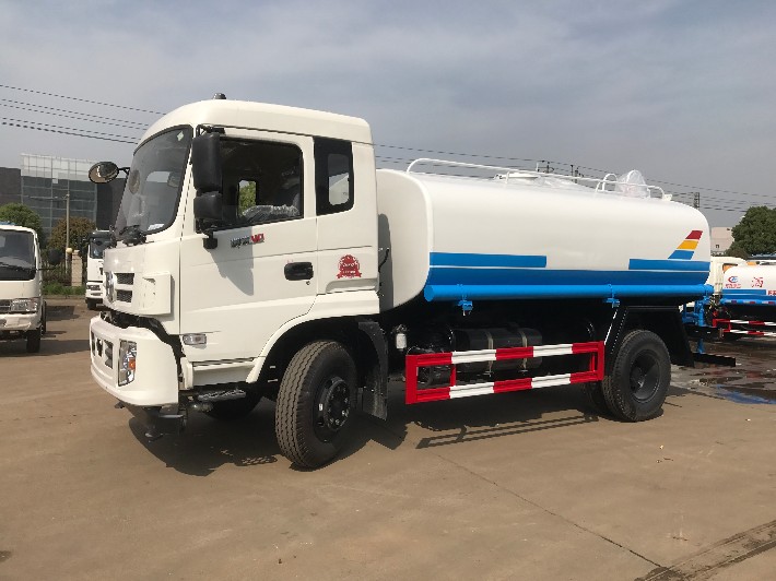 东风新款御虎15吨洒水车