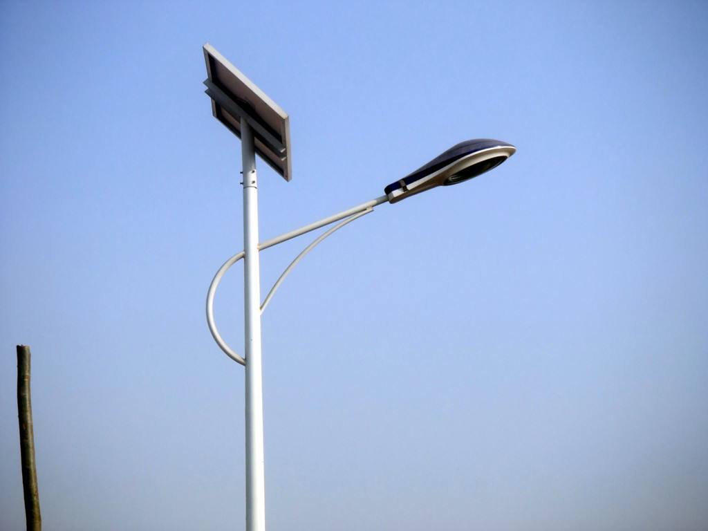 百耀照明供应安徽铜陵市太阳能路灯厂家直销价送货上门
