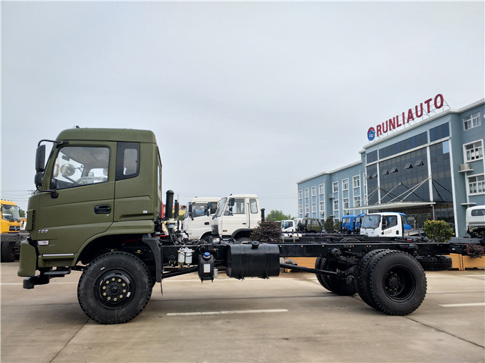 酒泉东风4x4随车吊东风4x4四驱沙漠越野随车吊运输车